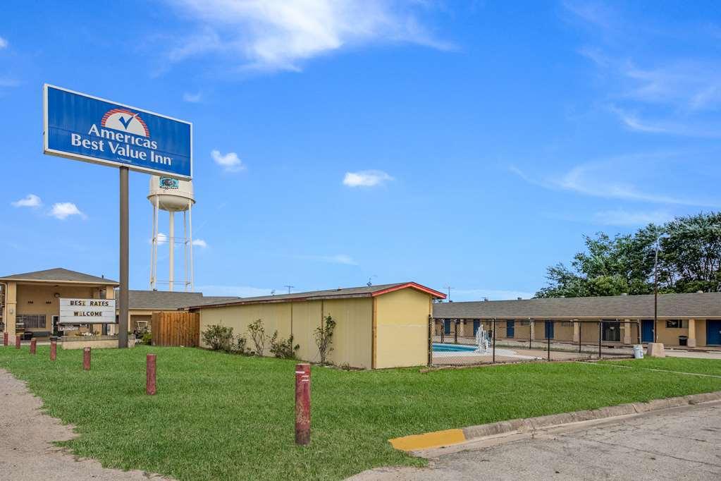 Americas Best Value Inn Giddings Extérieur photo
