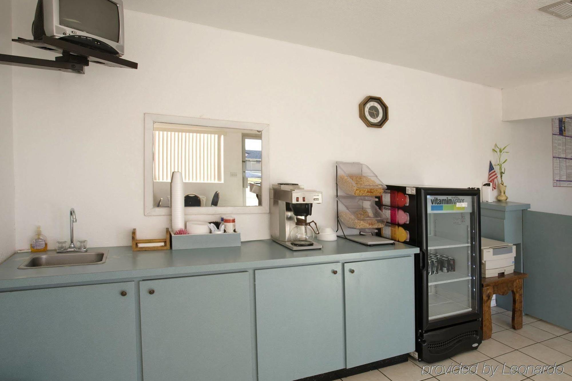 Americas Best Value Inn Giddings Restaurant photo