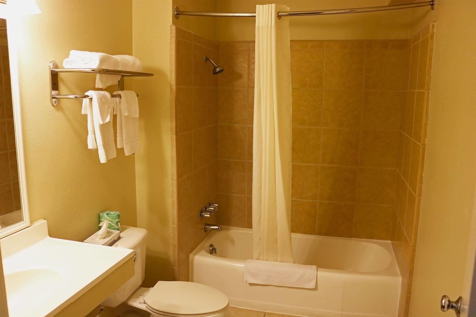 Americas Best Value Inn Giddings Extérieur photo