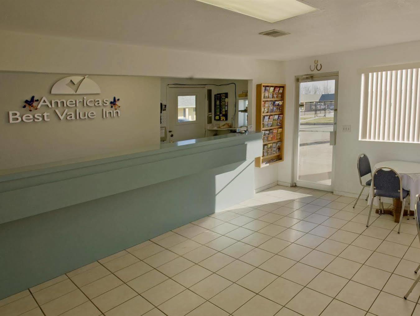 Americas Best Value Inn Giddings Extérieur photo